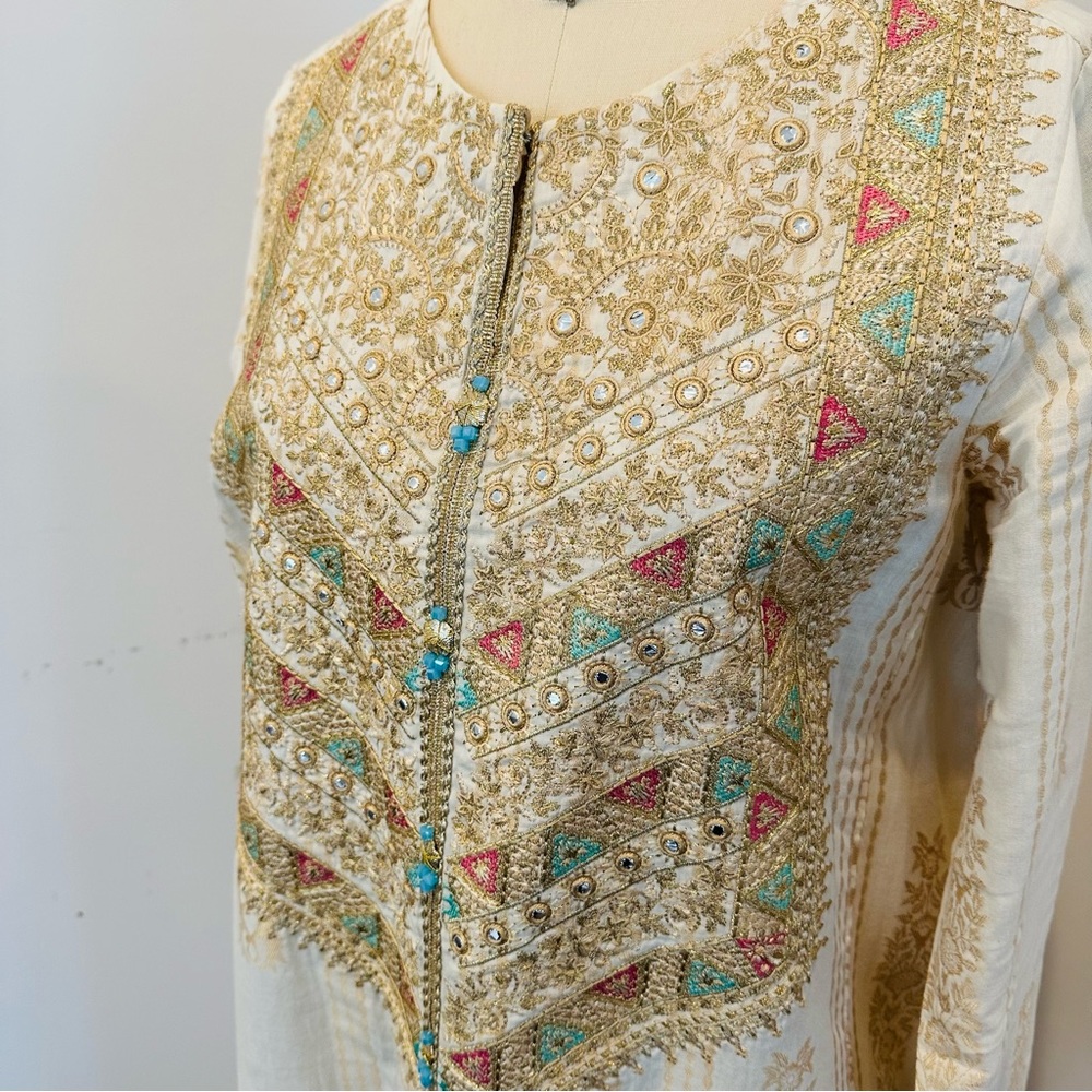 Sapphire Size M Embroidered Cotton Kurta